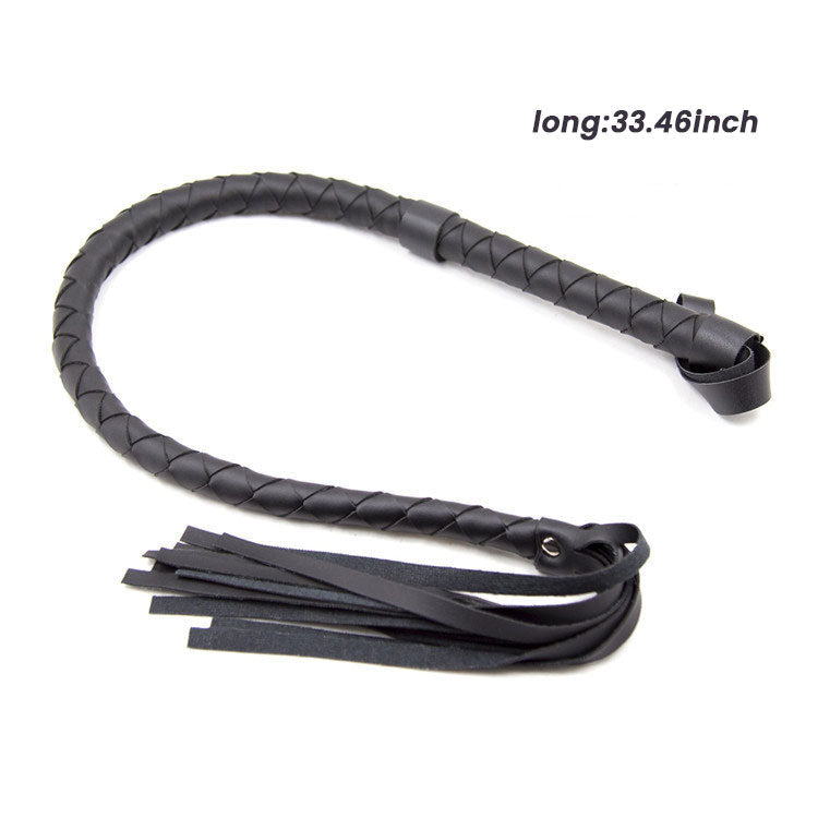 Klassischer schwarzer Leder-Flogger - Verführerische Bondage-Peitsche mit Quasten